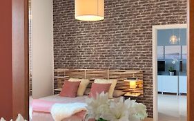 Camozzi Central Apartment